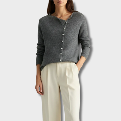 Agnė™ – Elegantiškas megztinis su sagomis