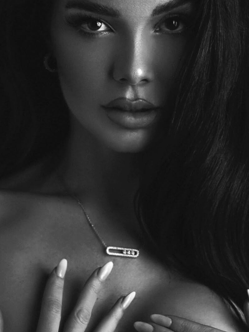 Norėdami įklijuoti Melissa