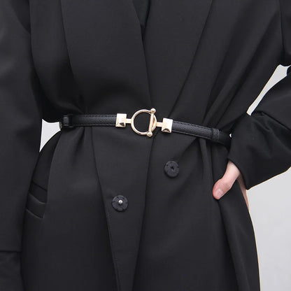 Ceinture fine ajustable à boucle dorée