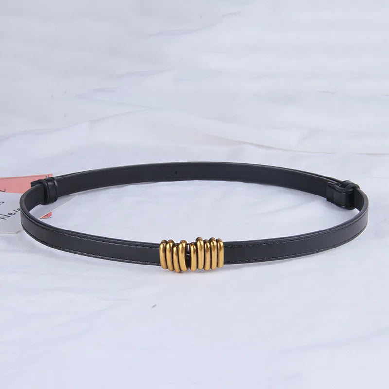 Ceinture fine ajustable à boucle dorée