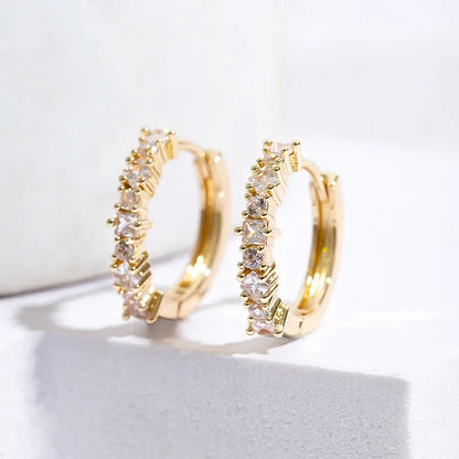 Boucles d’oreilles créoles plaquées or avec zircons colorés