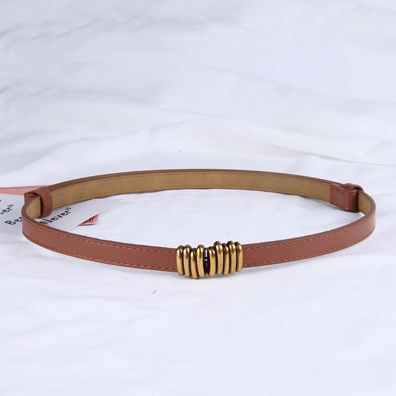 Ceinture fine ajustable à boucle dorée