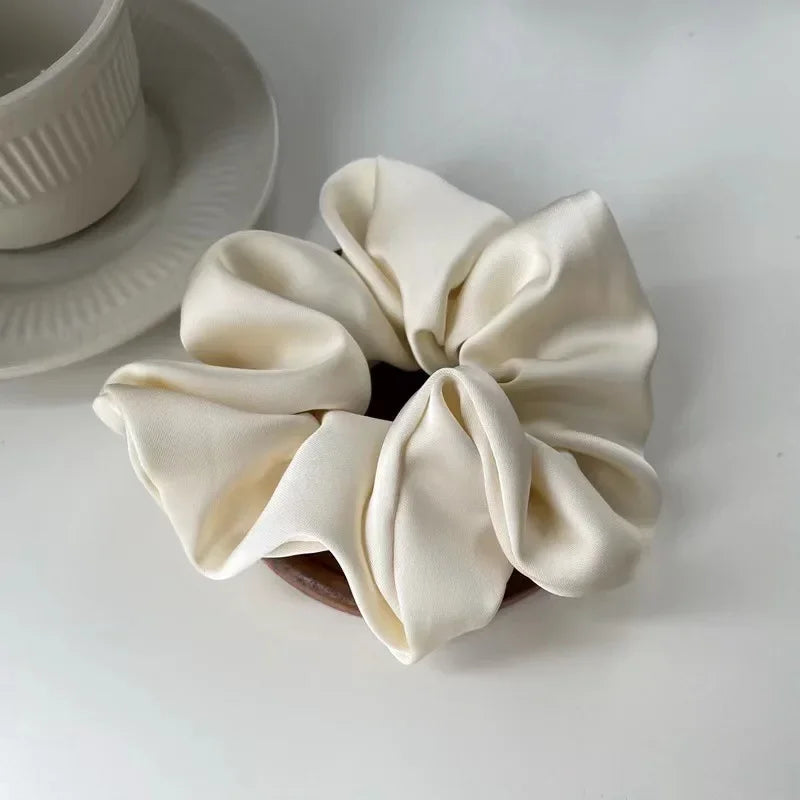 Chouchous en Satin – Élastiques pour Cheveux Soignants & Élégants