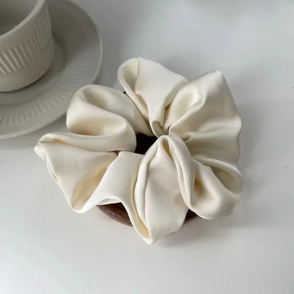 Chouchous en Satin – Élastiques pour Cheveux Soignants & Élégants