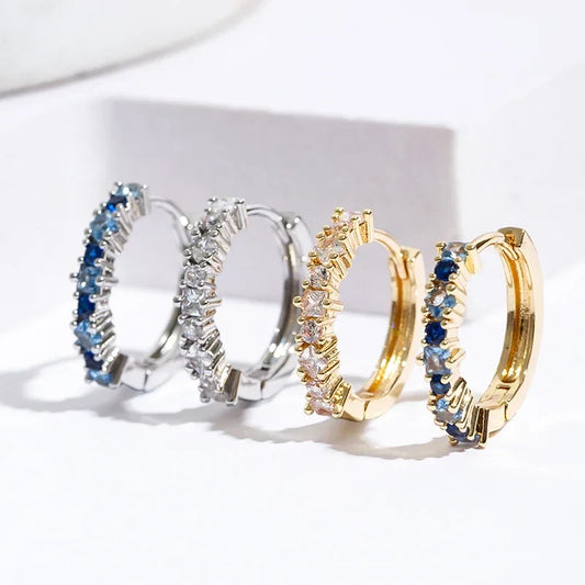 Boucles d’oreilles créoles plaquées or avec zircons colorés