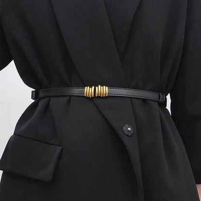 Ceinture fine ajustable à boucle dorée