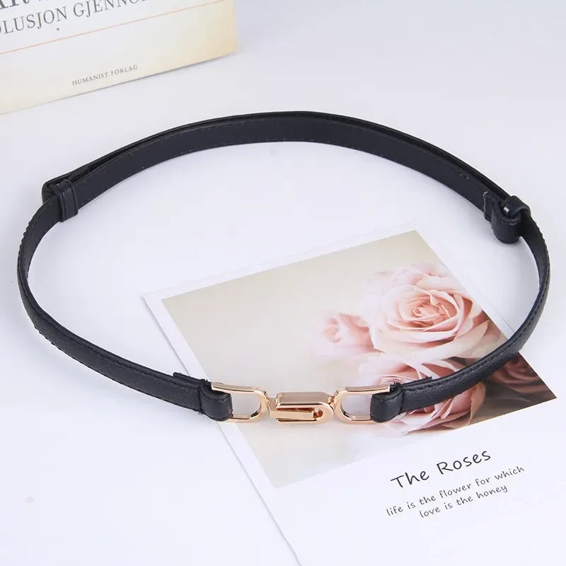 Ceinture fine ajustable à boucle dorée