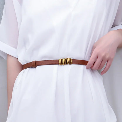 Ceinture fine ajustable à boucle dorée