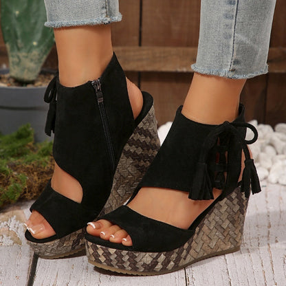 Sandales compensées à bout ouvert et à pompon pour femme